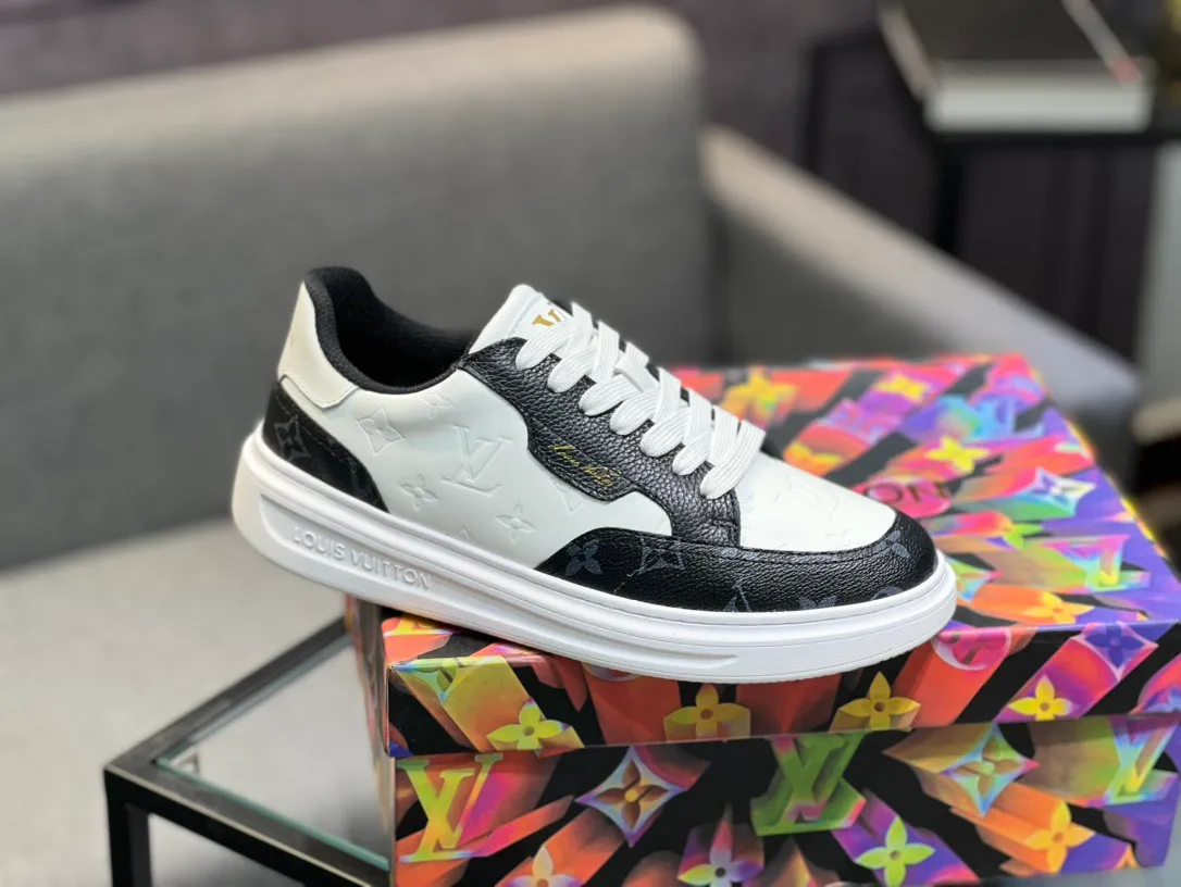 Men's Men's Shoes 💰540 LV Louis Vuitton. The latest fashionable casual shoes are popular in physical stores. The new spring and summer comfortable imported custom patent leather plus cowhide, cowhide mesh, and unique jacquard fabric element design. With sheepskin lining, Lv original base, [sun][sun] high-end packaging and high quality💪Details determine quality, welcome to compare🇮🇹Code number 38-44, 45 can be customized